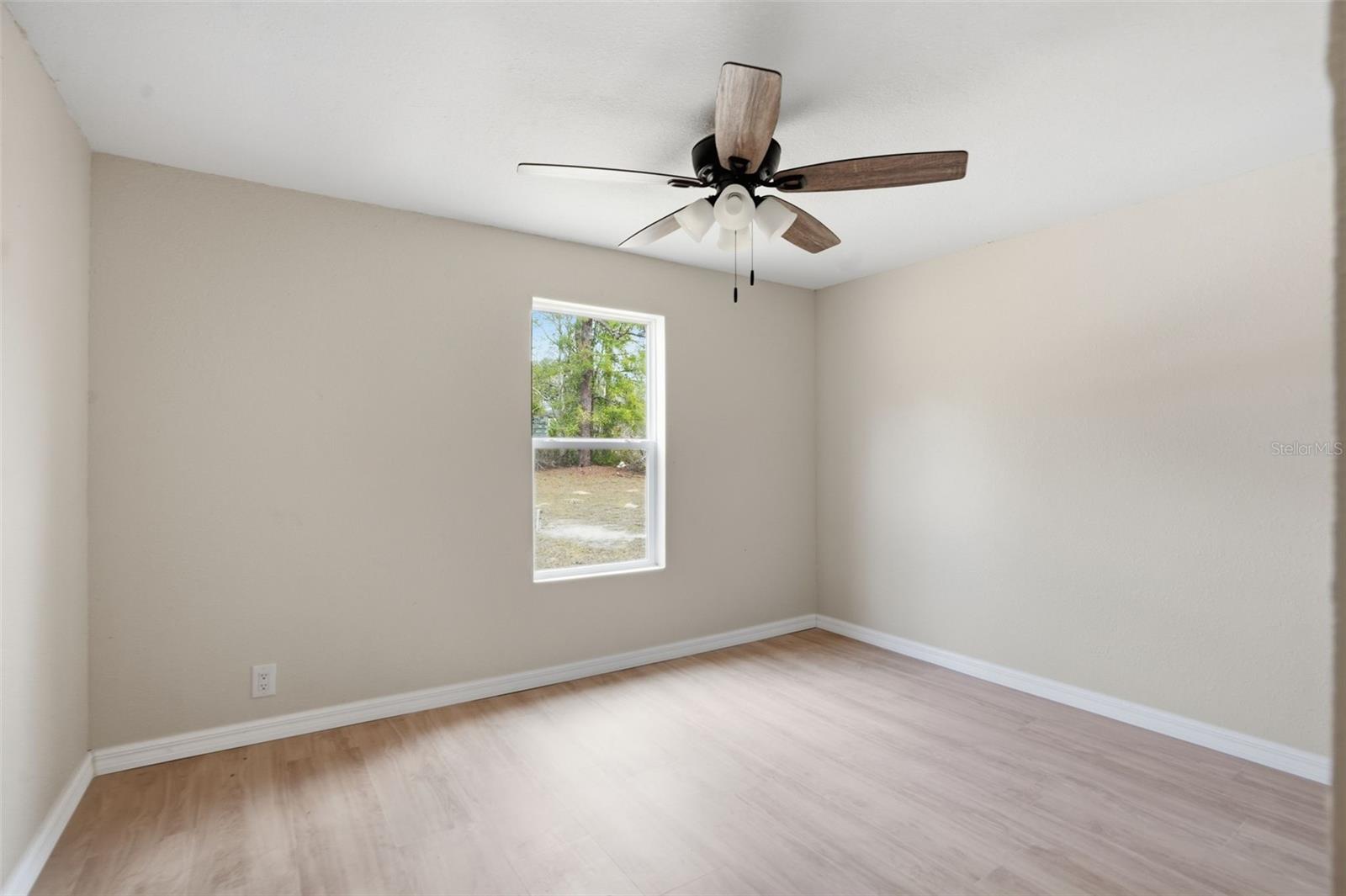 Image 16 of 34 For 3948 Klett Path