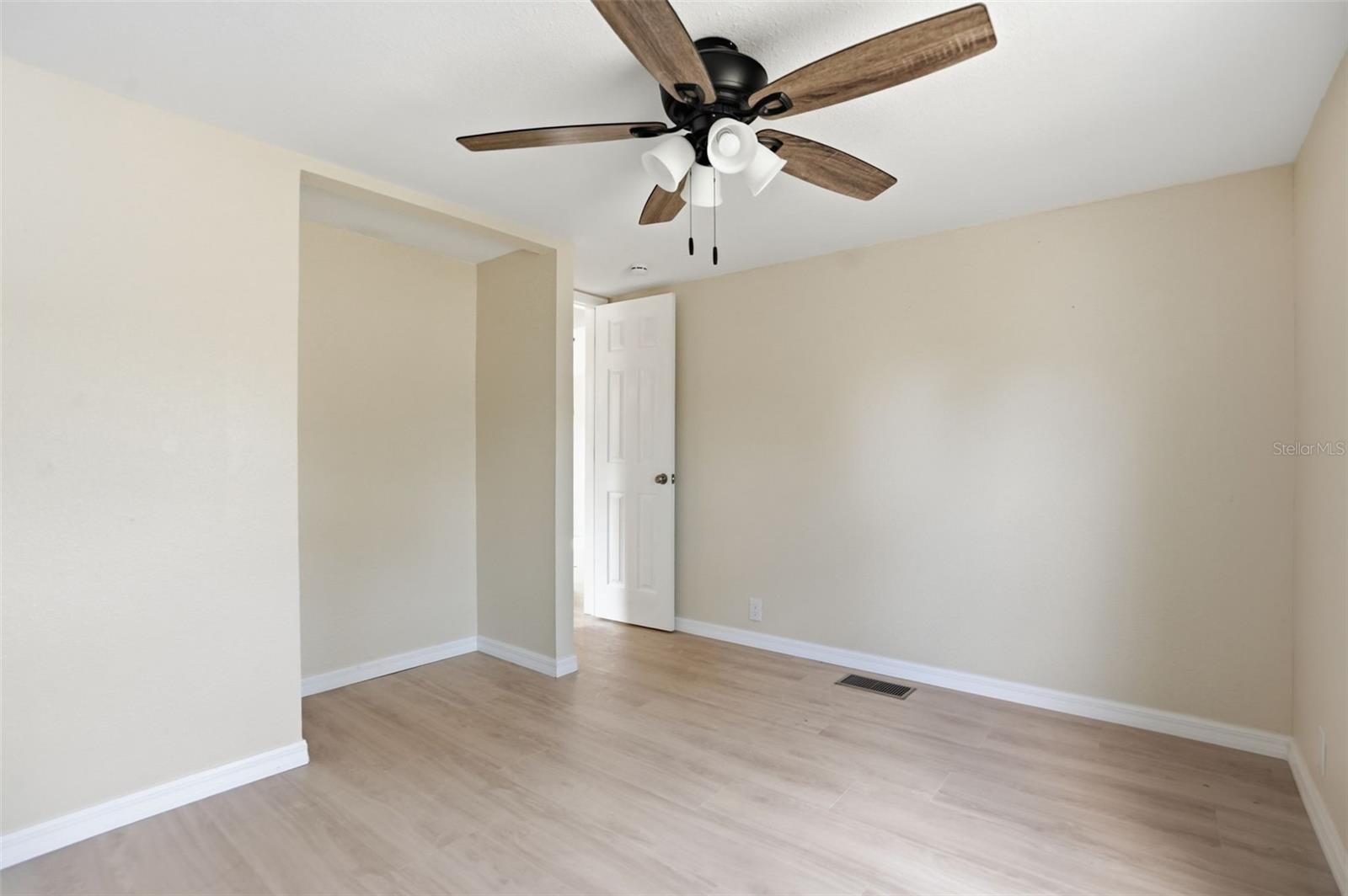 Image 18 of 34 For 3948 Klett Path