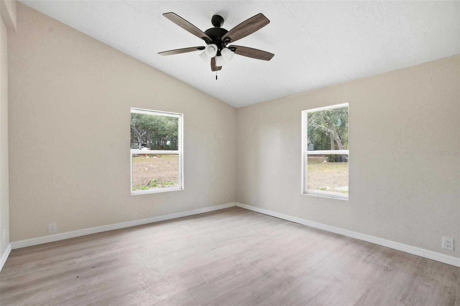 Image 23 of 34 For 3948 Klett Path