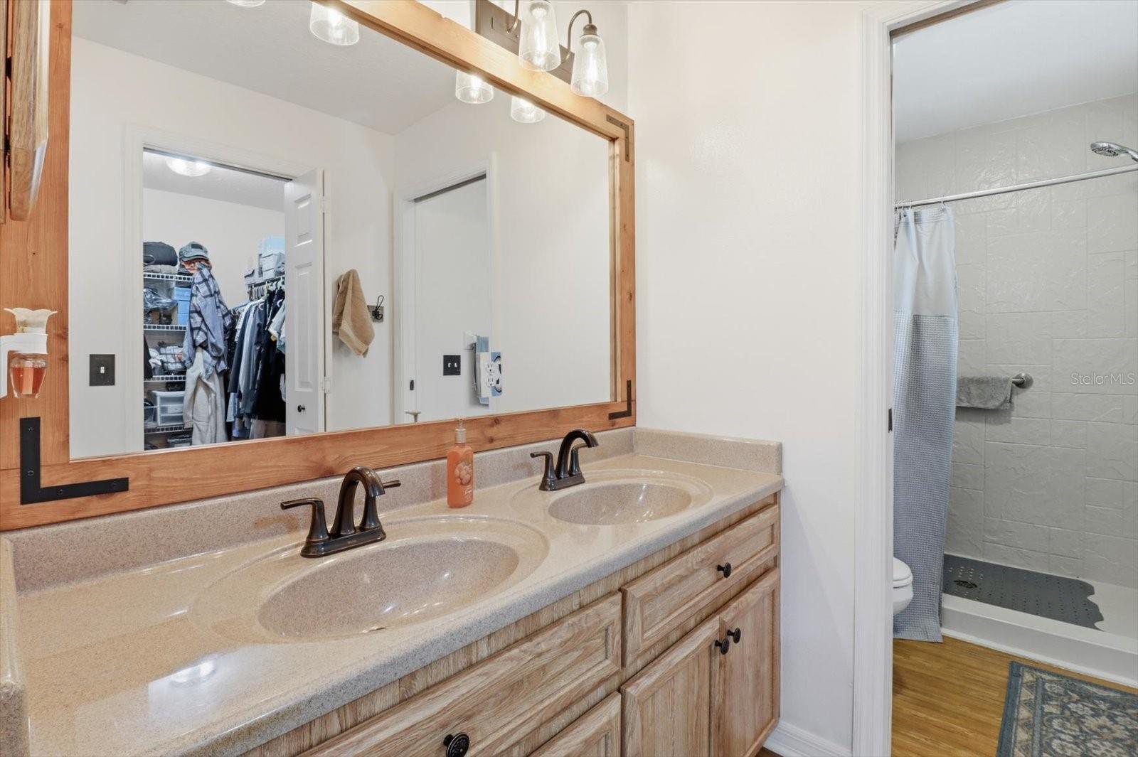 Image 21 of 47 For 5717 Nobis Circle