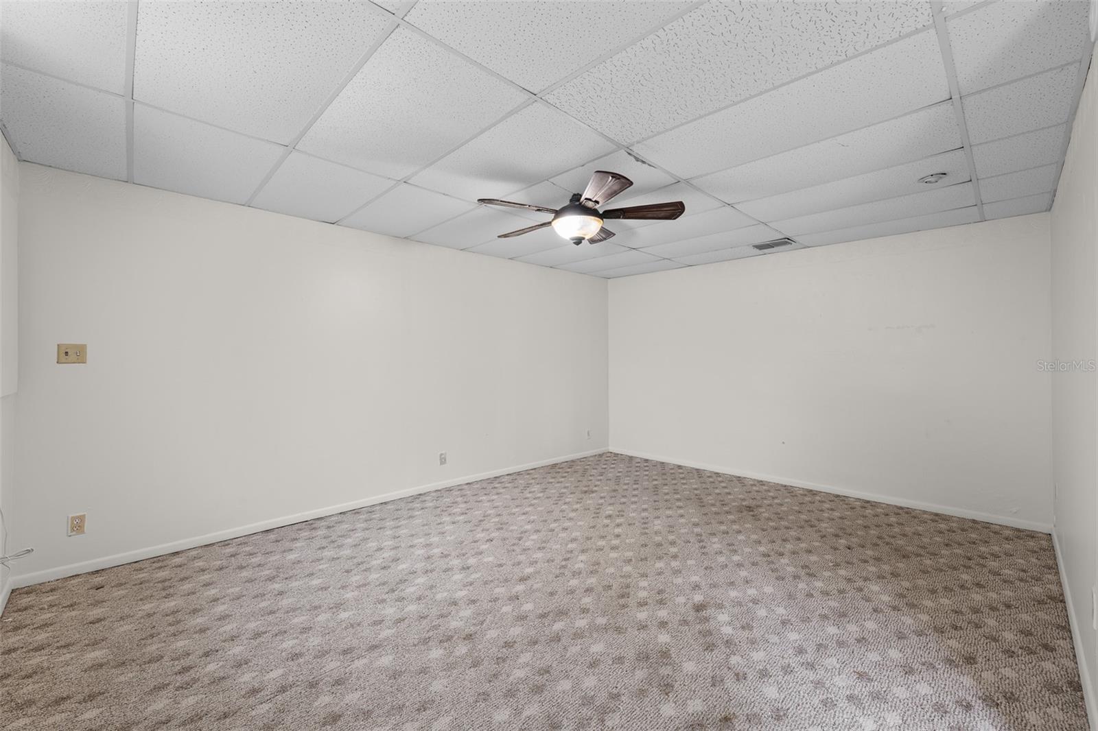 Image 17 of 27 For 1363 Essex Drive