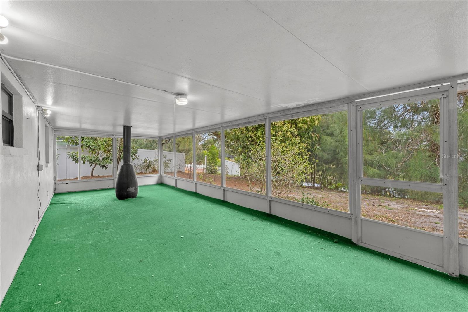 Image 19 of 27 For 1363 Essex Drive