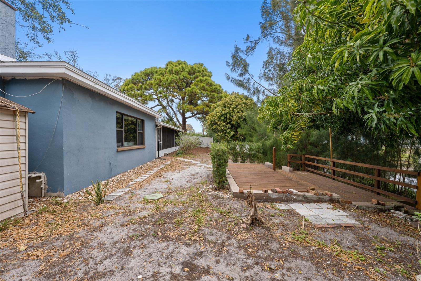 Image 21 of 27 For 1363 Essex Drive