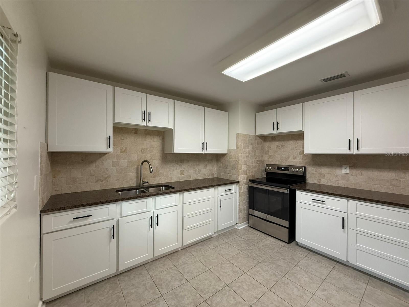 Image 3 of 20 For 1917 Gilbert Street