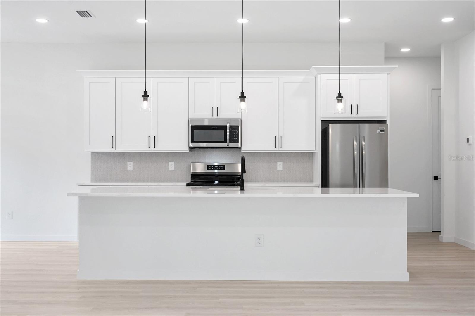 Image 11 of 39 For 2585 Crane Avenue