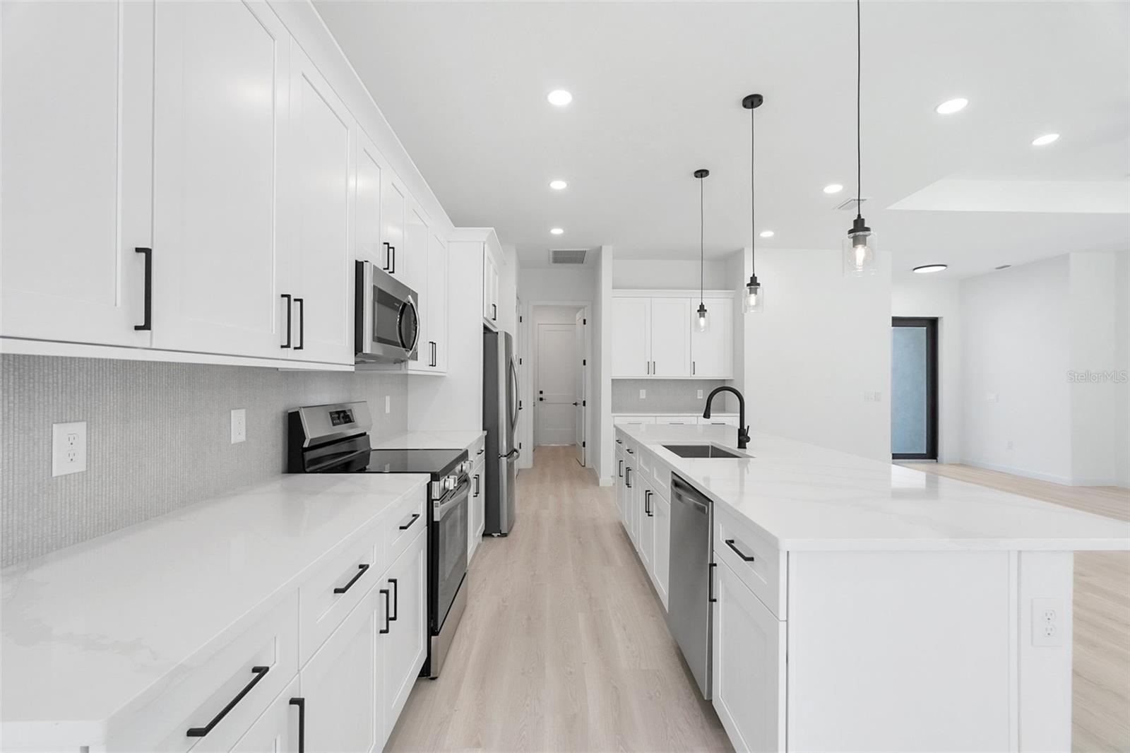 Image 12 of 39 For 2585 Crane Avenue