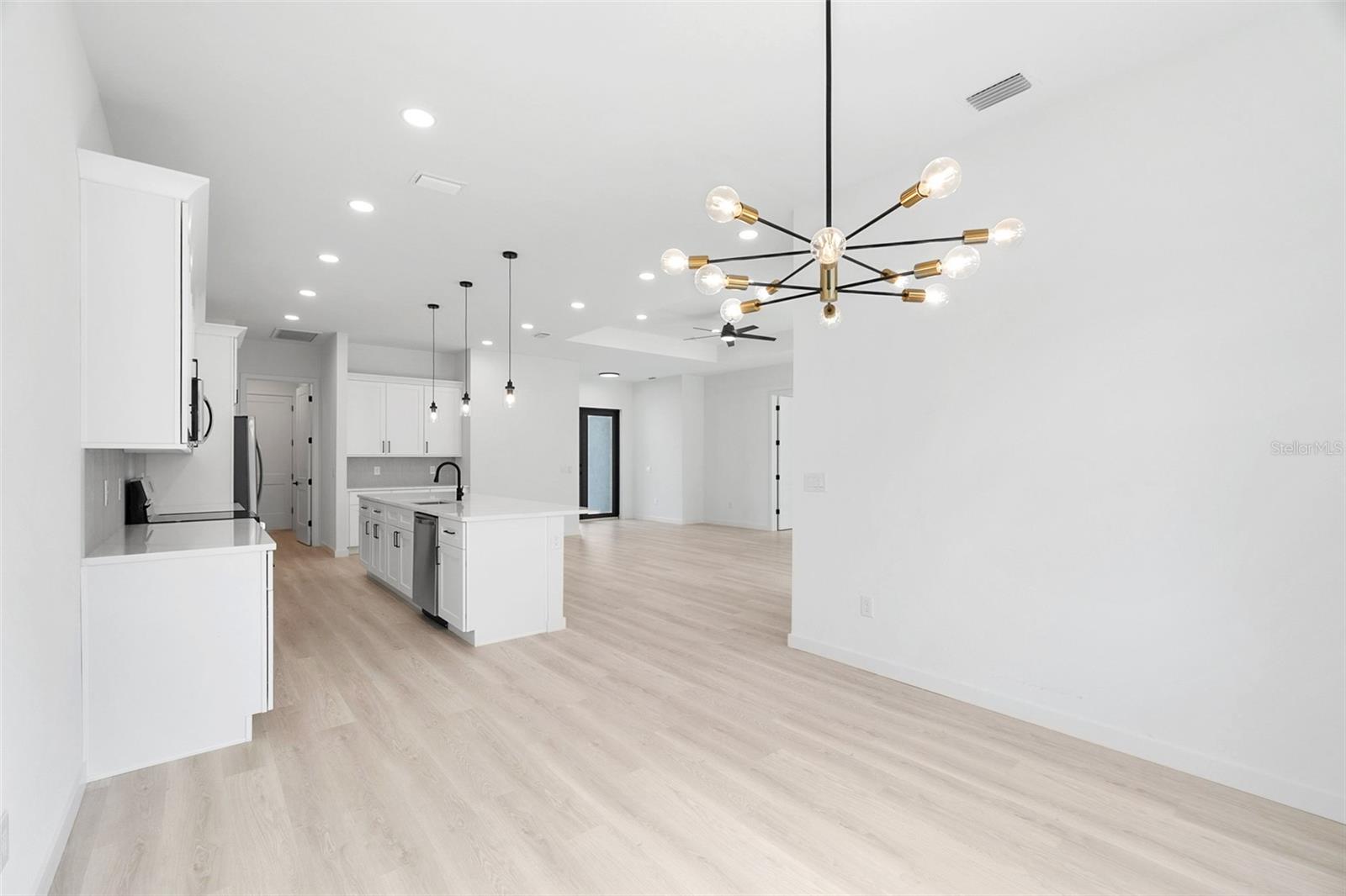 Image 14 of 39 For 2585 Crane Avenue