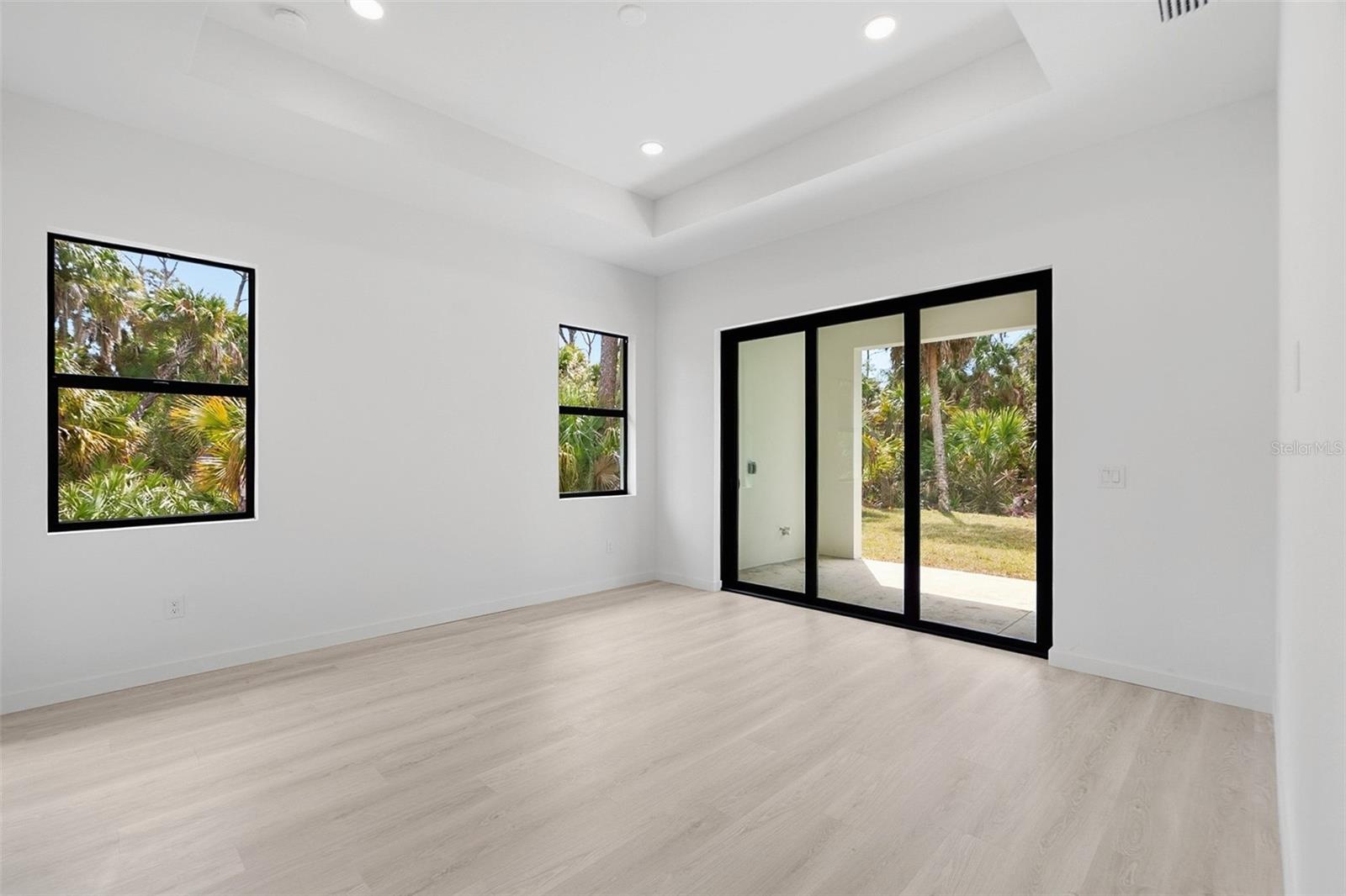 Image 17 of 39 For 2585 Crane Avenue