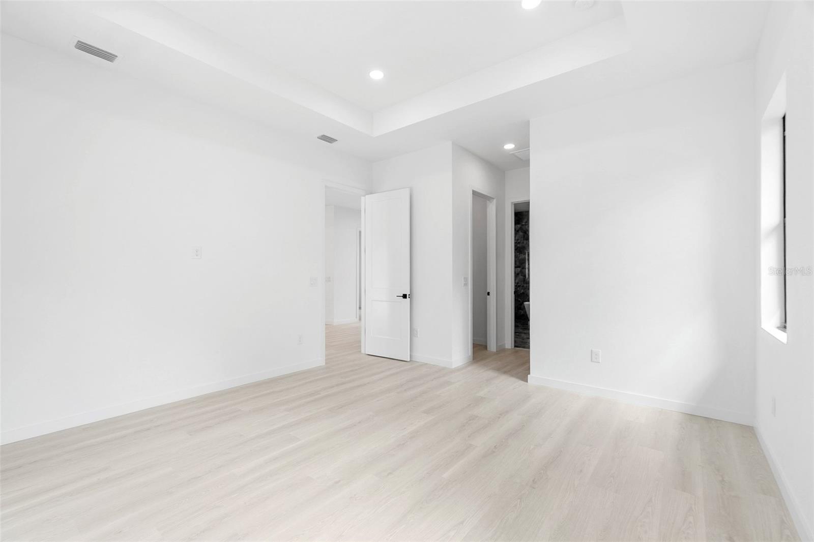 Image 18 of 39 For 2585 Crane Avenue