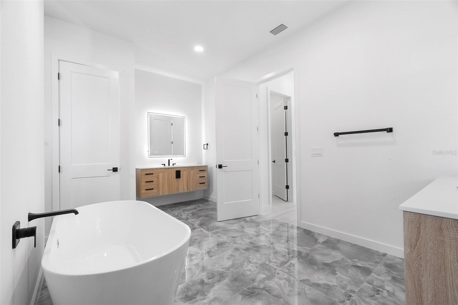 Image 20 of 39 For 2585 Crane Avenue