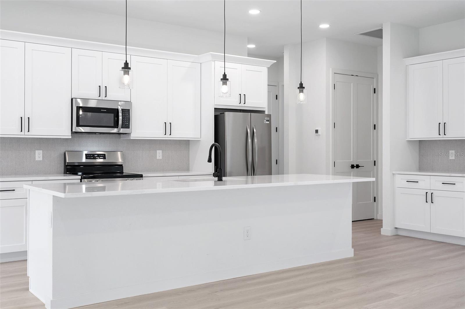 Image 3 of 39 For 2585 Crane Avenue