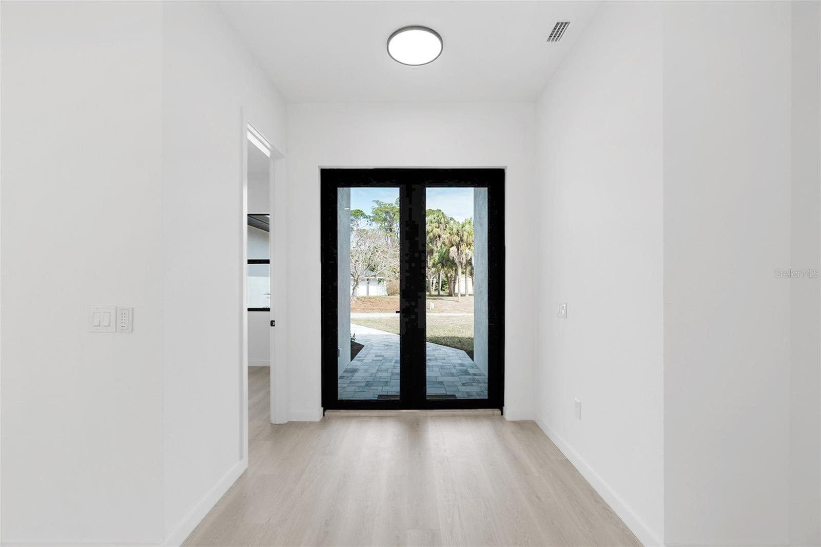 Image 7 of 39 For 2585 Crane Avenue