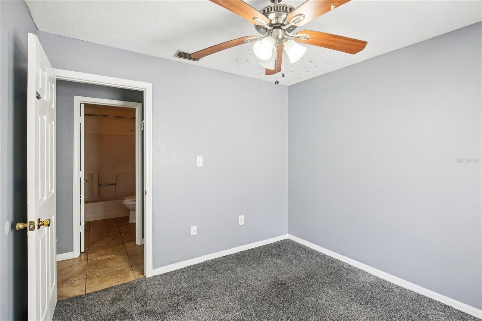 Image 16 of 31 For 3905 West Lake Drive