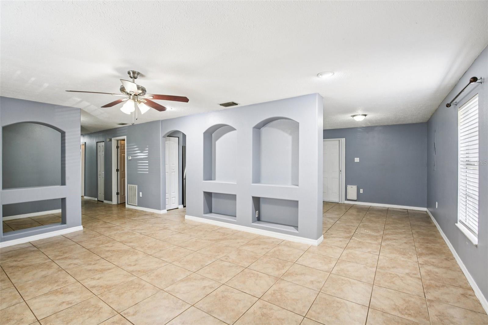 Image 5 of 31 For 3905 West Lake Drive