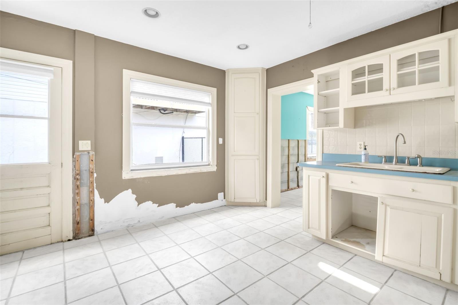 Image 19 of 45 For 402 Orchid Lane Lane