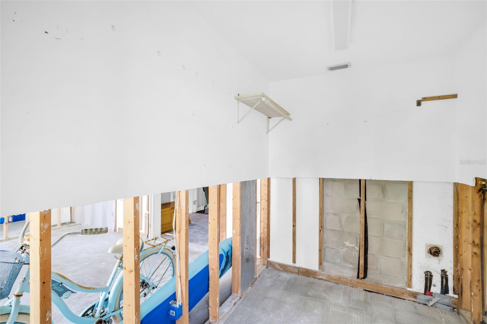 Image 7 of 45 For 402 Orchid Lane Lane