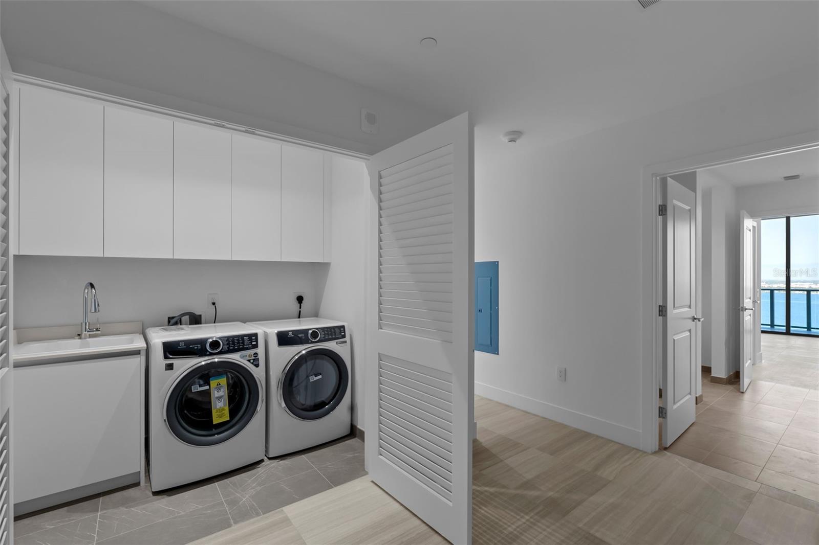 Image 30 of 100 For 3015 Ysabella Avenue 2602