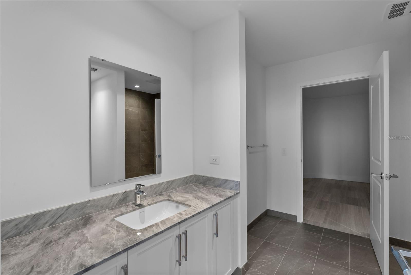 Image 34 of 100 For 3015 Ysabella Avenue 2602