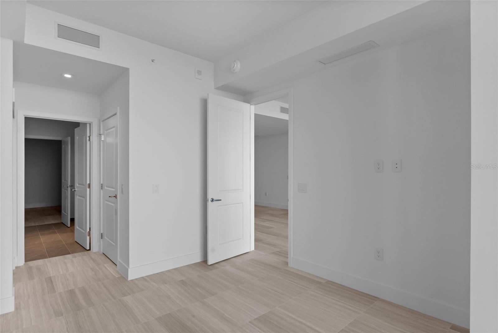 Image 38 of 100 For 3015 Ysabella Avenue 2602