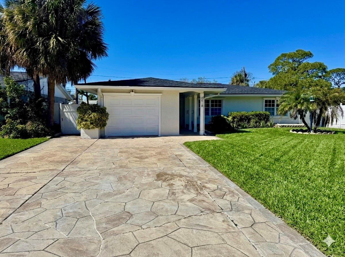 Image 11 of 64 For 4518 Helena Street Ne