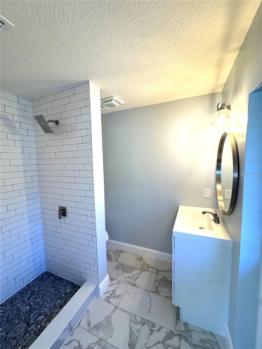 Image 28 of 64 For 4518 Helena Street Ne