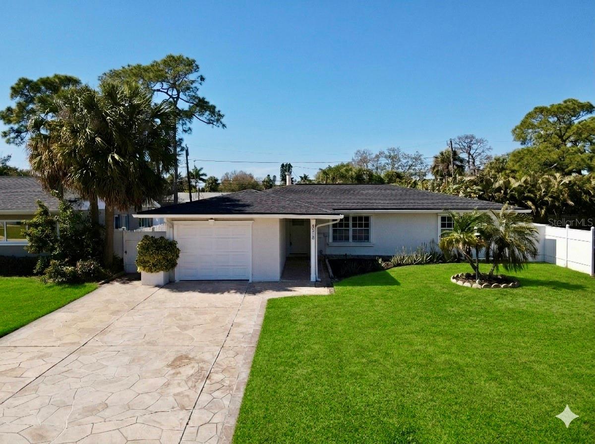 Image 4 of 64 For 4518 Helena Street Ne