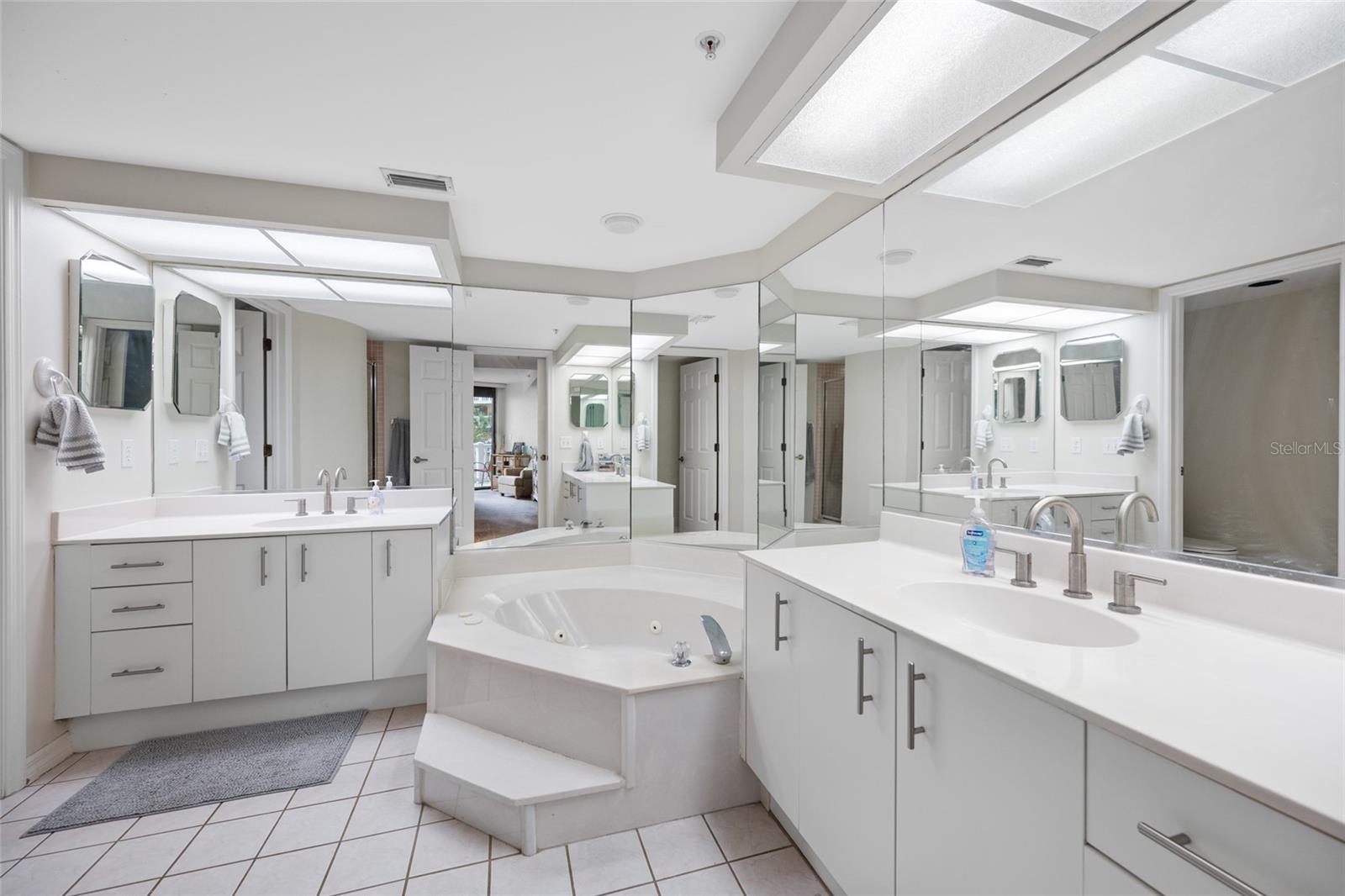 Image 13 of 31 For 6650 Sunset Way 112