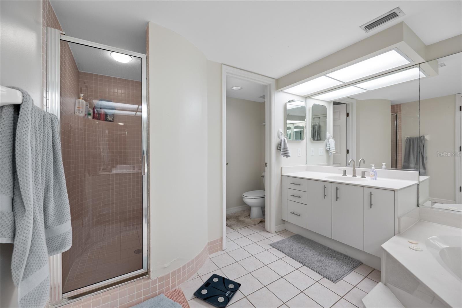 Image 14 of 31 For 6650 Sunset Way 112