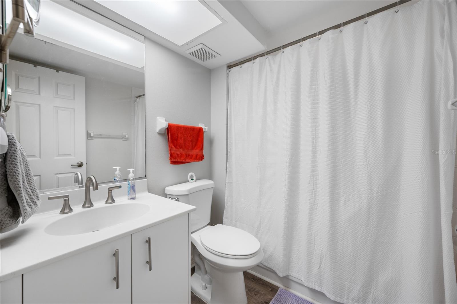 Image 19 of 31 For 6650 Sunset Way 112