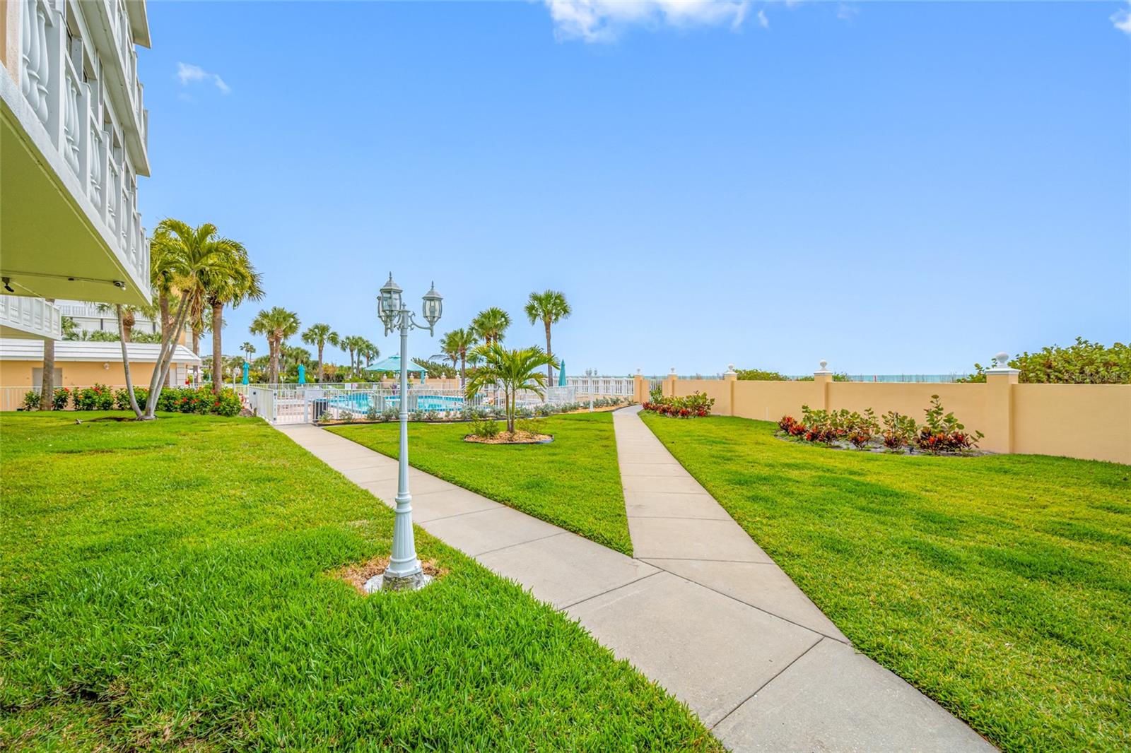 Image 21 of 31 For 6650 Sunset Way 112