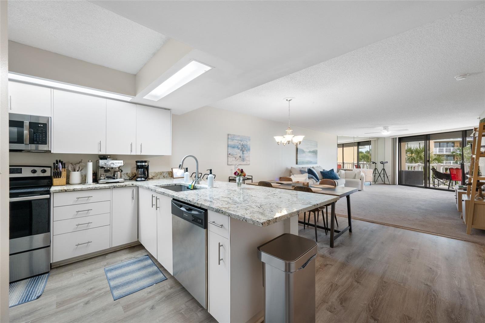 Image 7 of 31 For 6650 Sunset Way 112