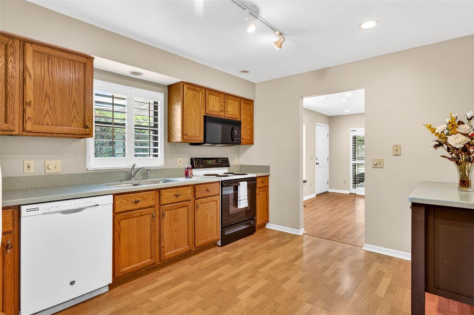 Image 10 of 39 For 17550 Fairmeadow Drive