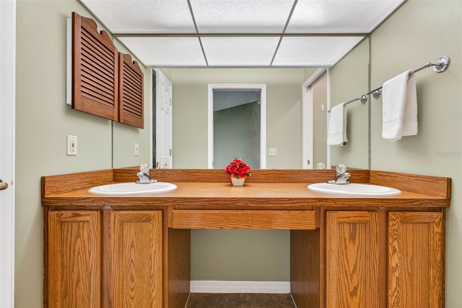 Image 26 of 39 For 17550 Fairmeadow Drive