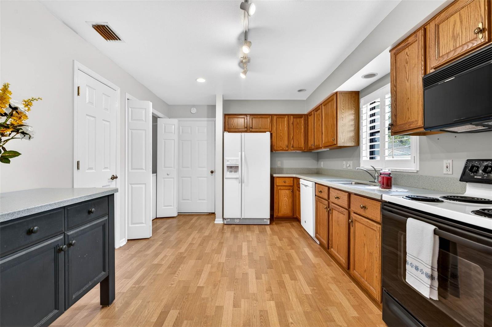 Image 7 of 39 For 17550 Fairmeadow Drive