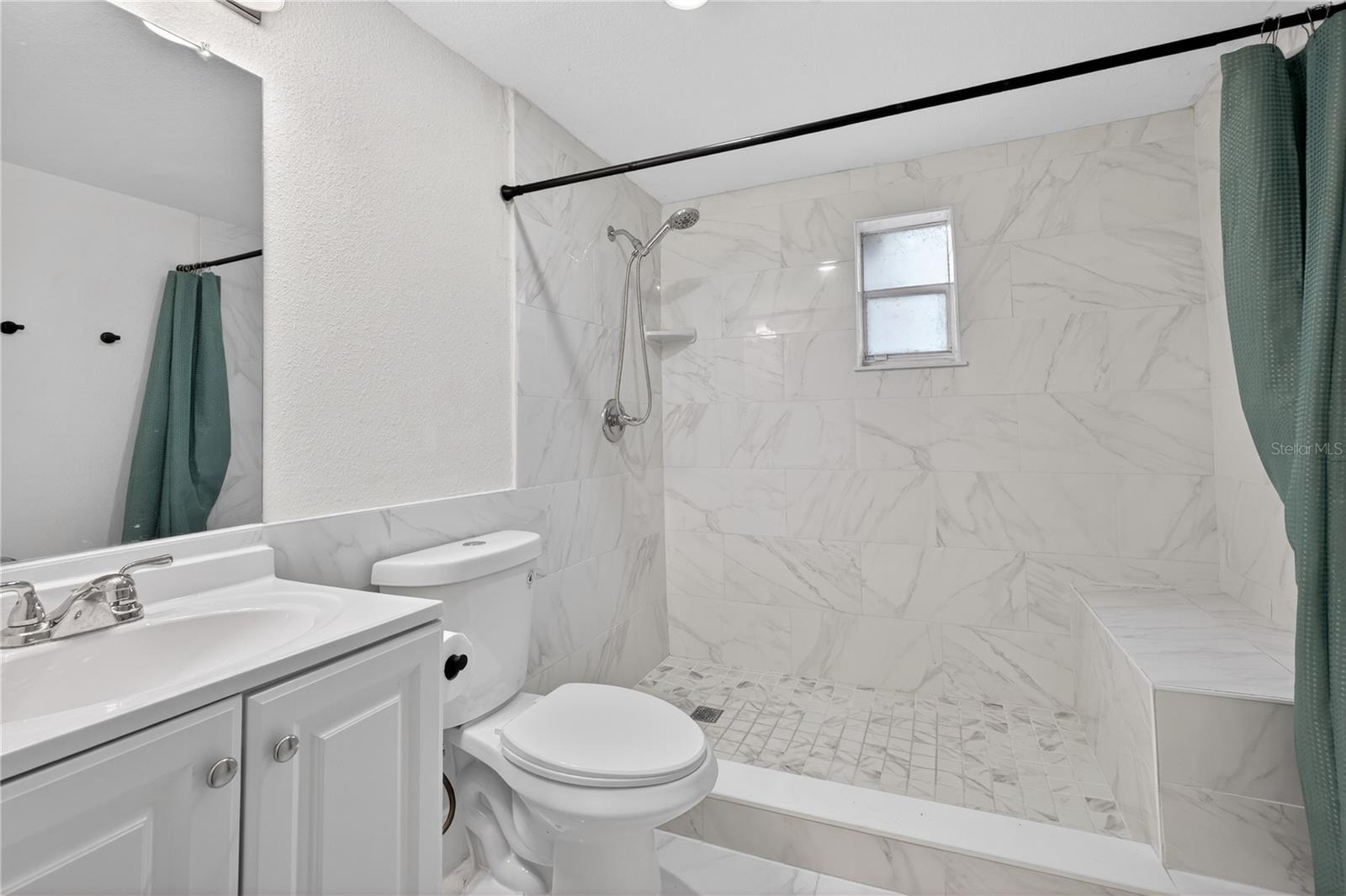 Listing photo id 9 for 303 E Hollywood St