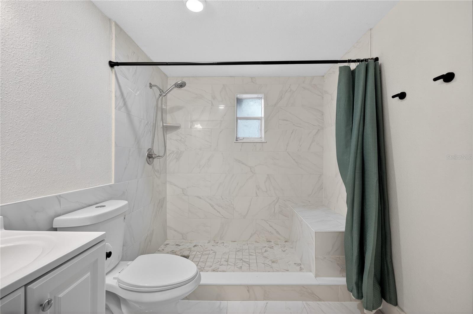 Listing photo id 10 for 303 E Hollywood St