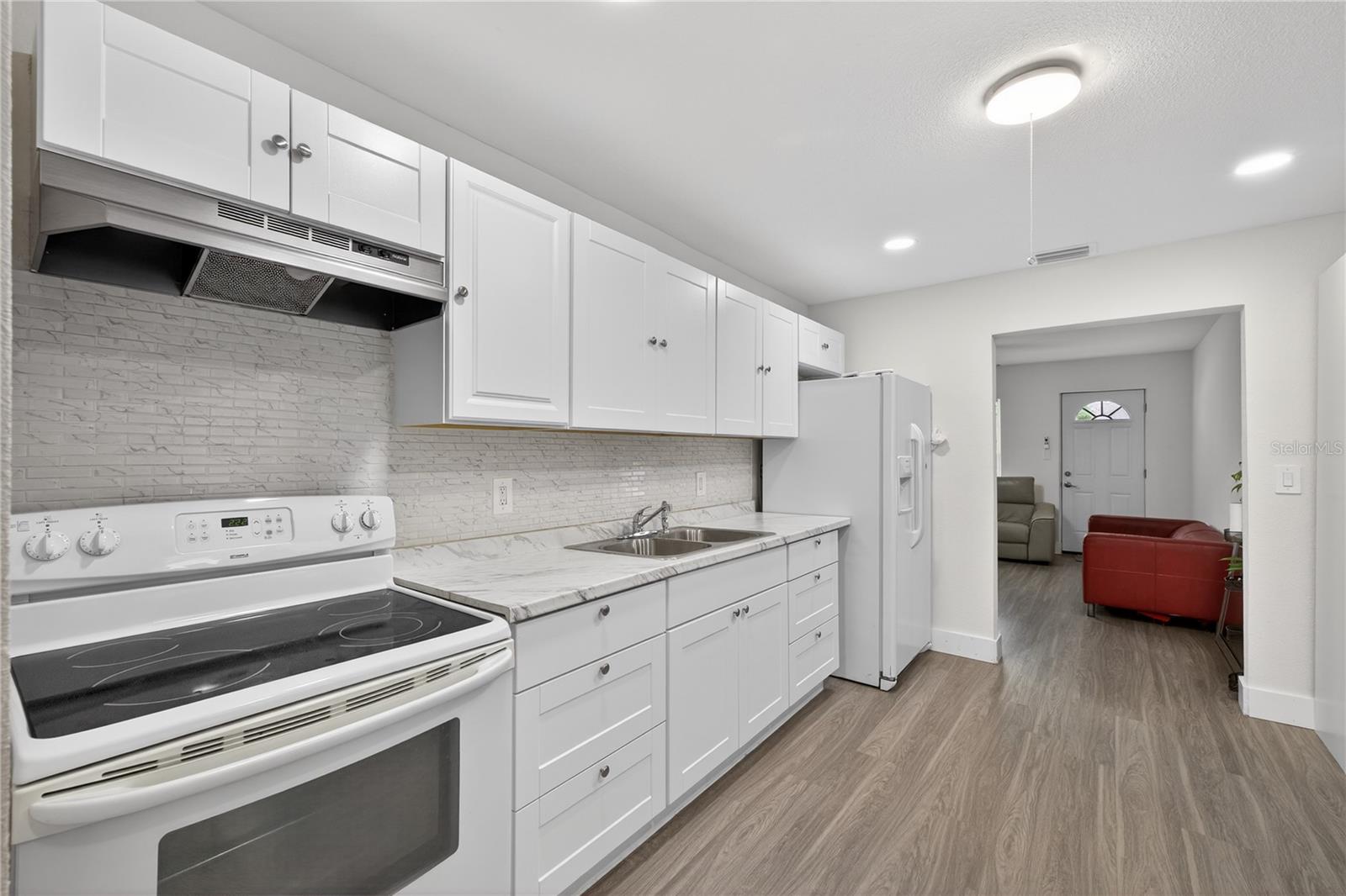 Listing photo id 22 for 303 E Hollywood St