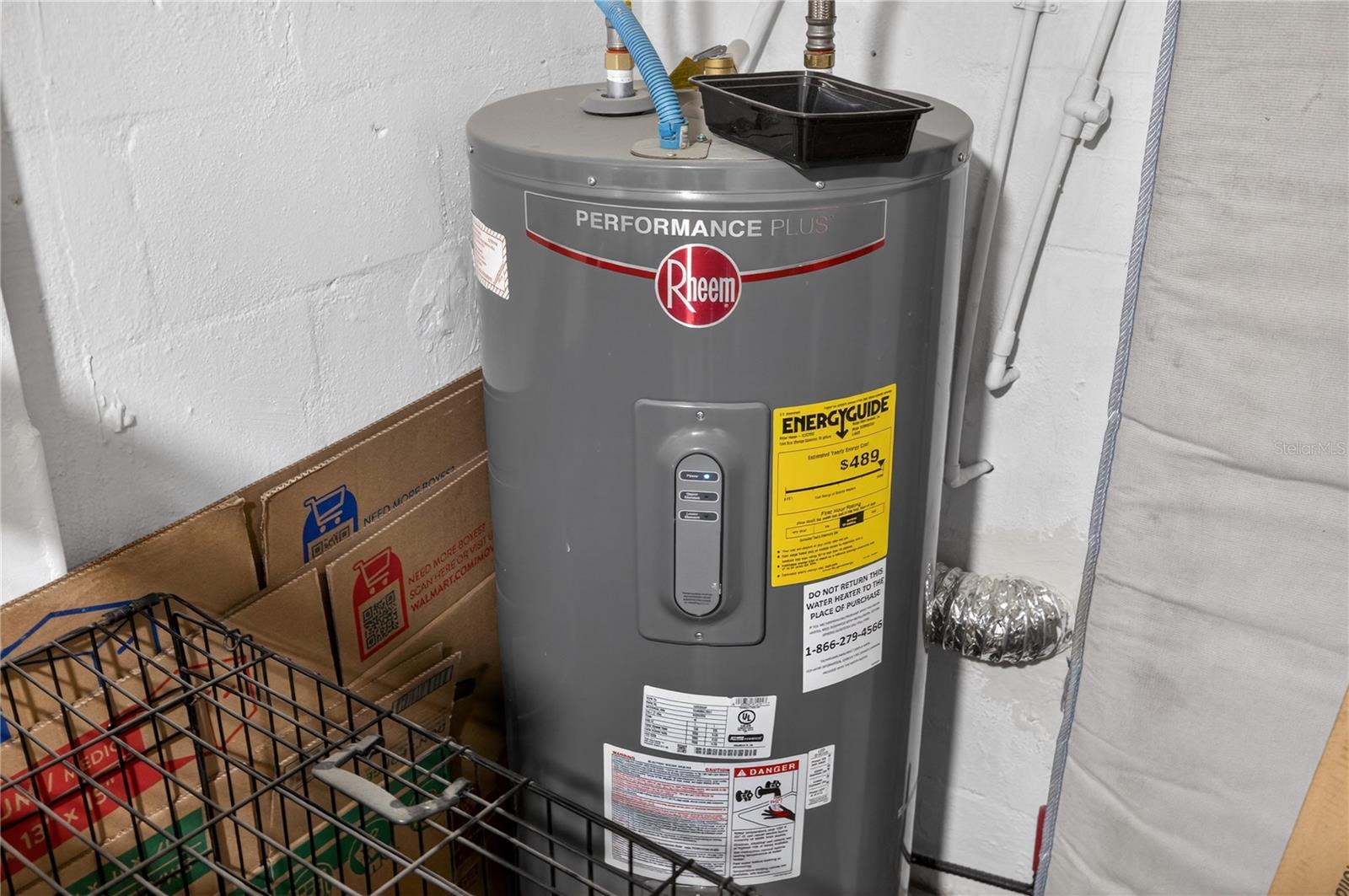 Listing photo id 26 for 303 E Hollywood St