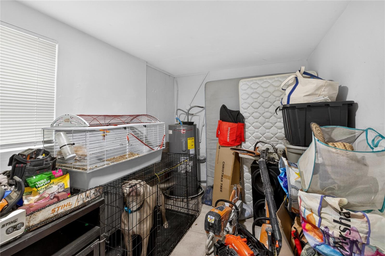 Listing photo id 27 for 303 E Hollywood St