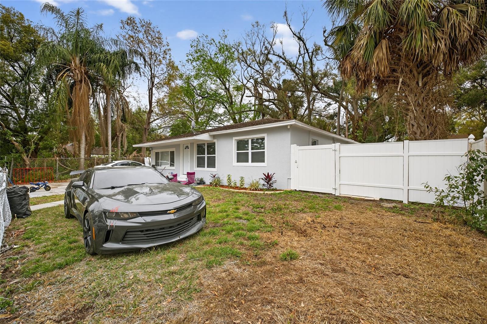 Listing photo id 29 for 303 E Hollywood St