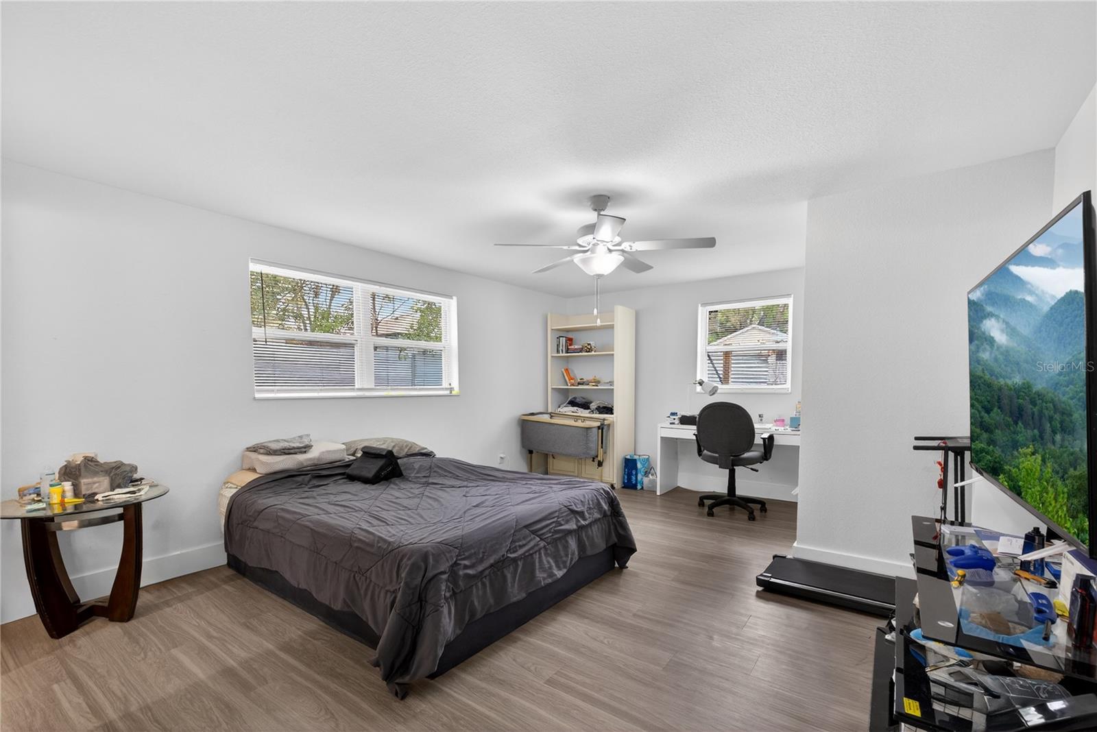 Listing photo id 6 for 303 E Hollywood St