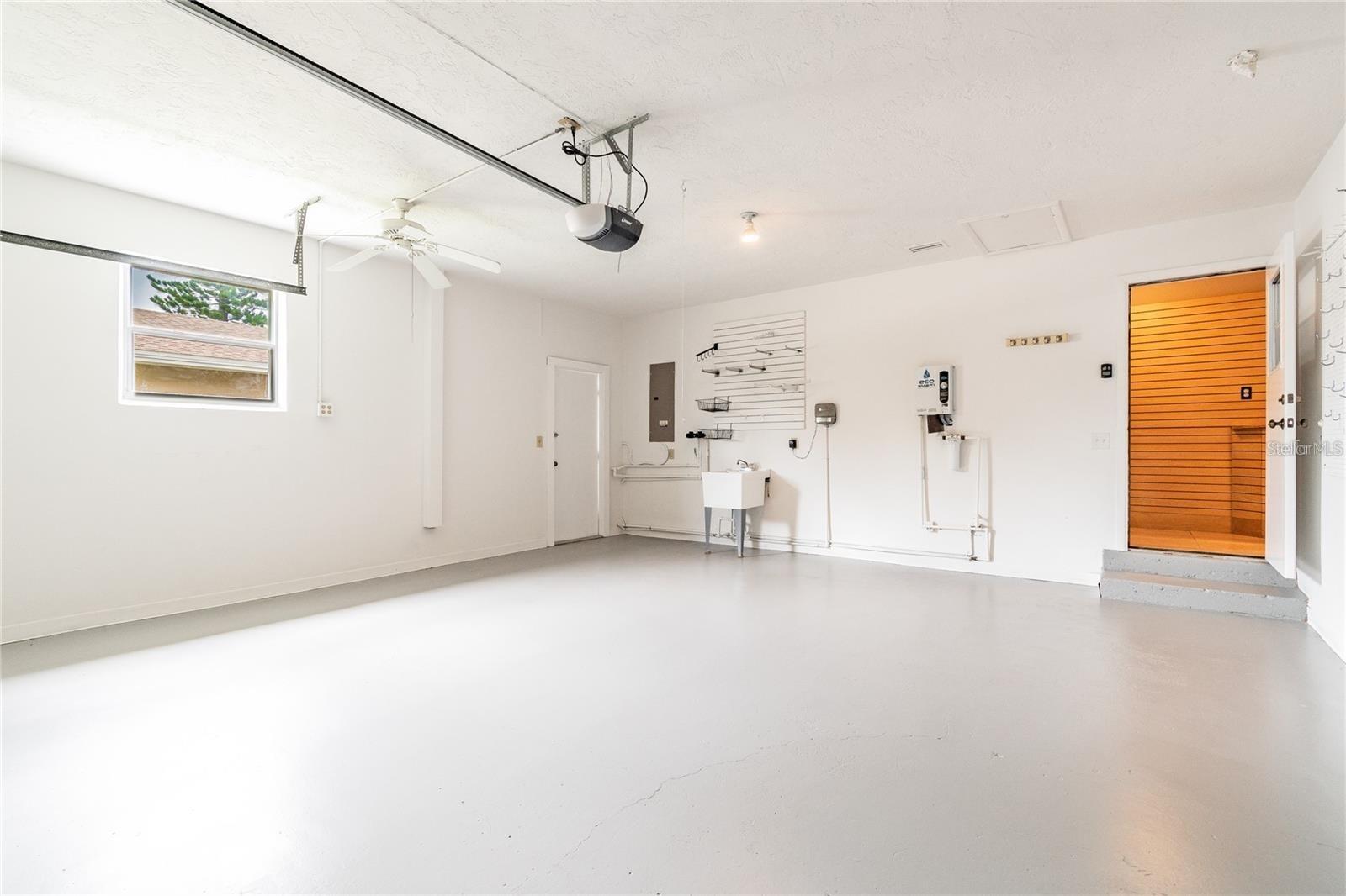 Image 10 of 25 For 2656 Colony Drive