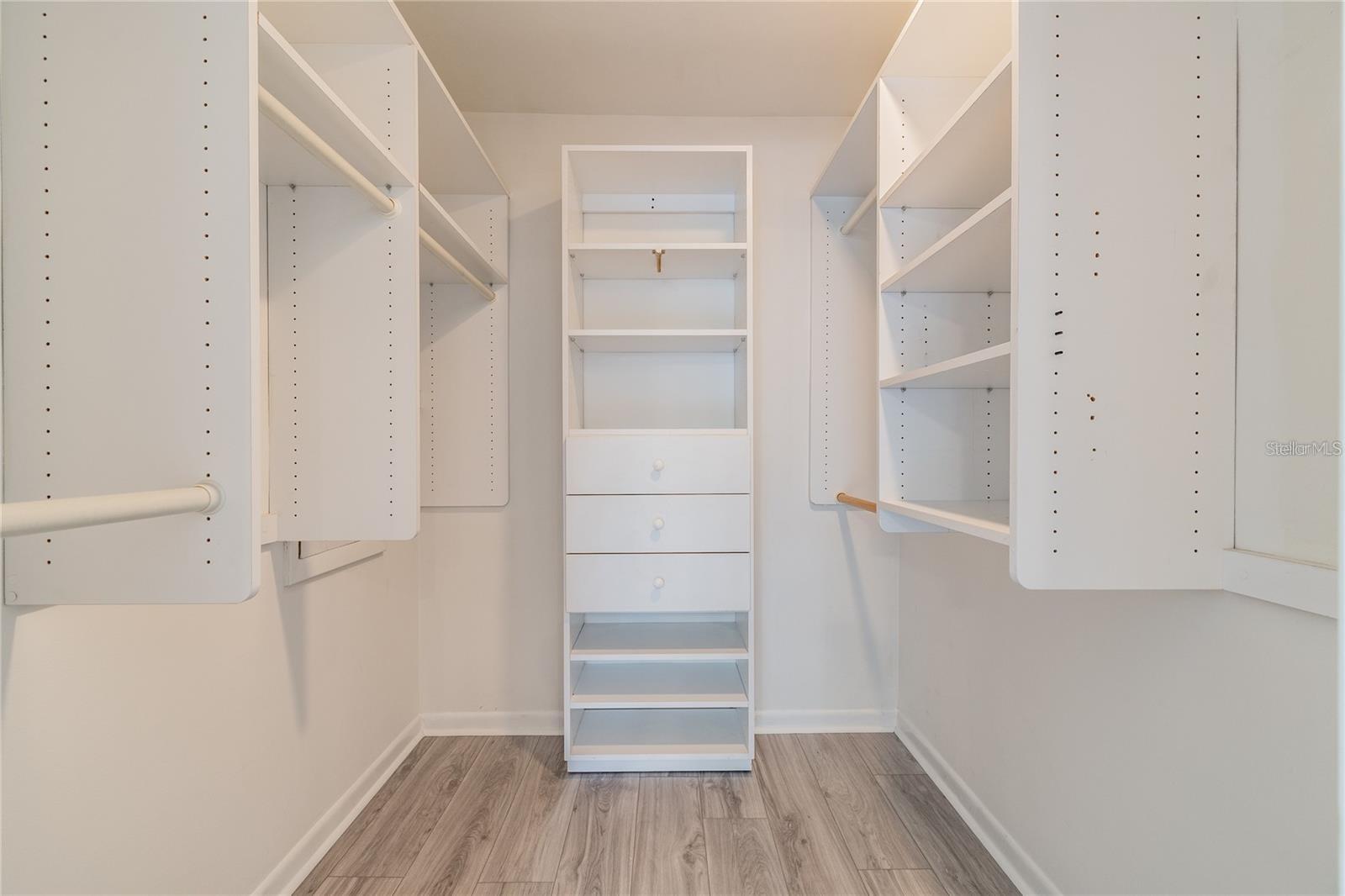 Image 20 of 25 For 2656 Colony Drive