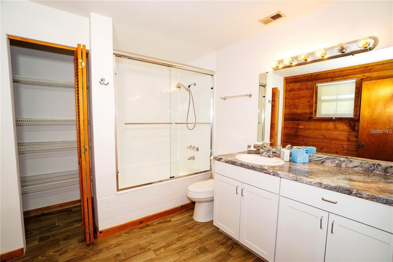 Image 4 of 6 For 6108 Lynn Rd