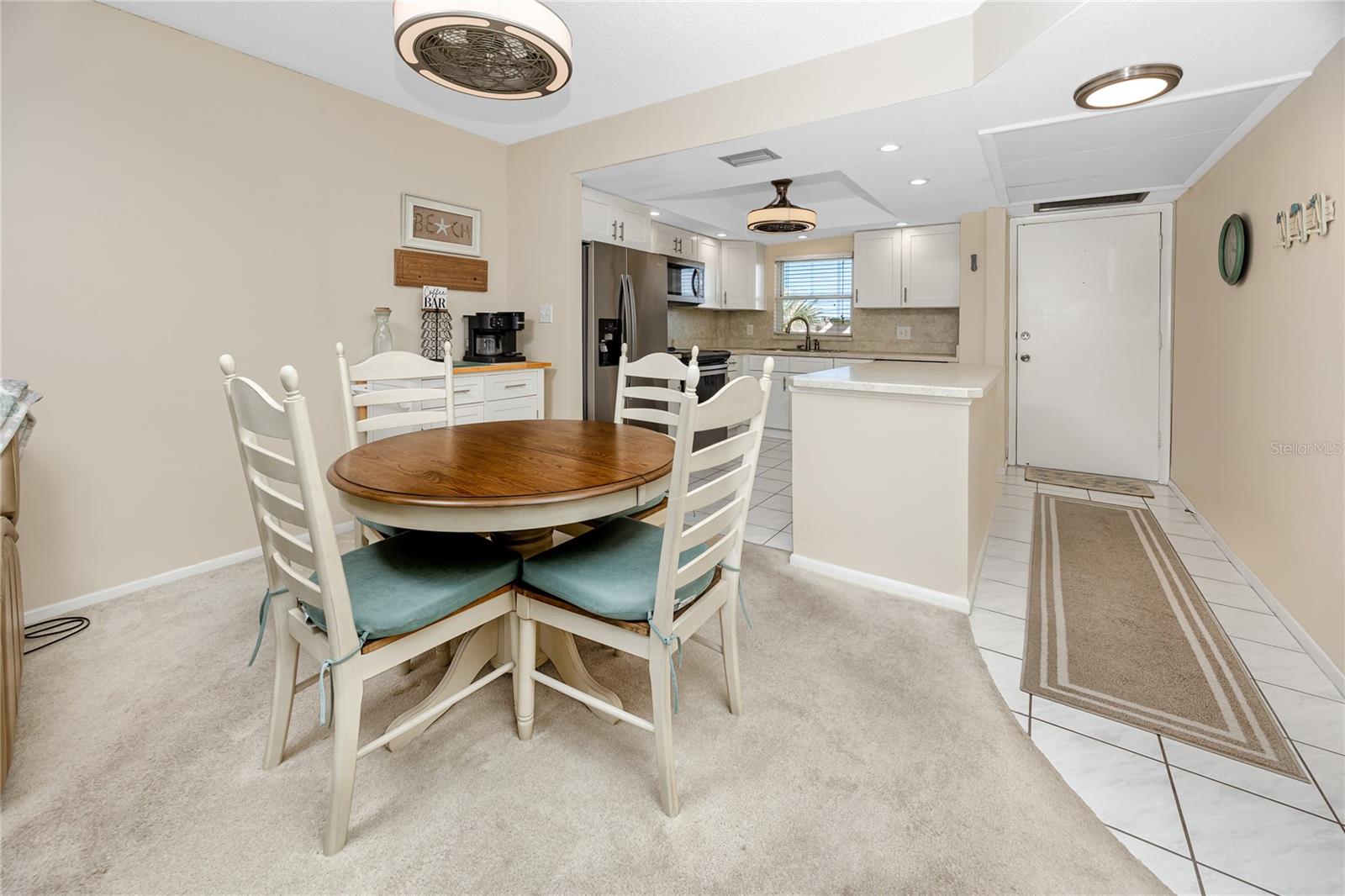 Image 14 of 43 For 4650 Cove Circle 409