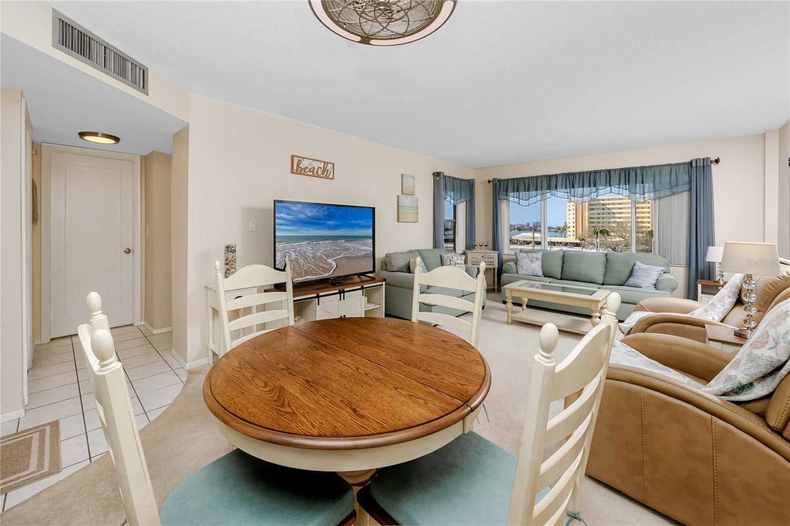 Image 15 of 43 For 4650 Cove Circle 409