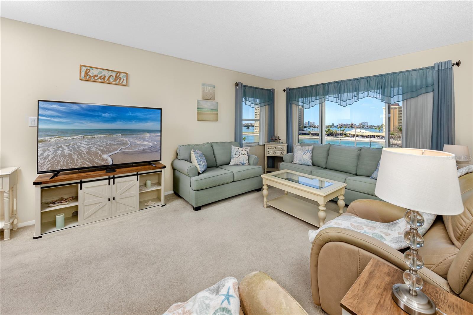 Image 18 of 43 For 4650 Cove Circle 409