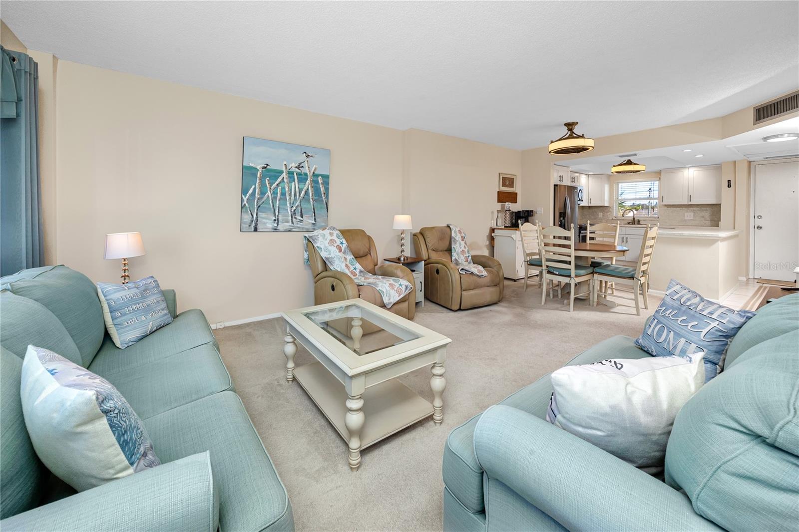 Image 20 of 43 For 4650 Cove Circle 409