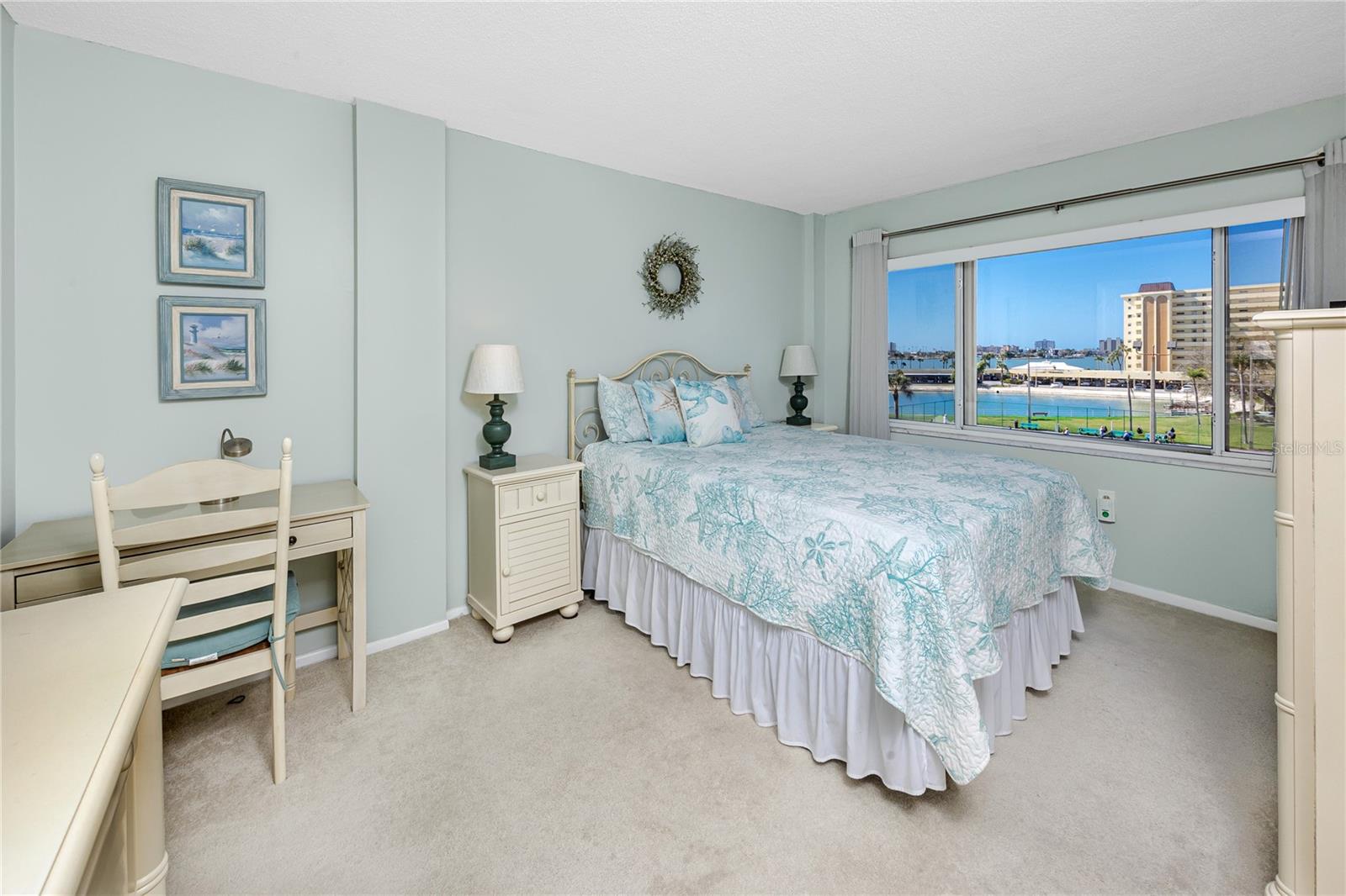 Image 21 of 43 For 4650 Cove Circle 409