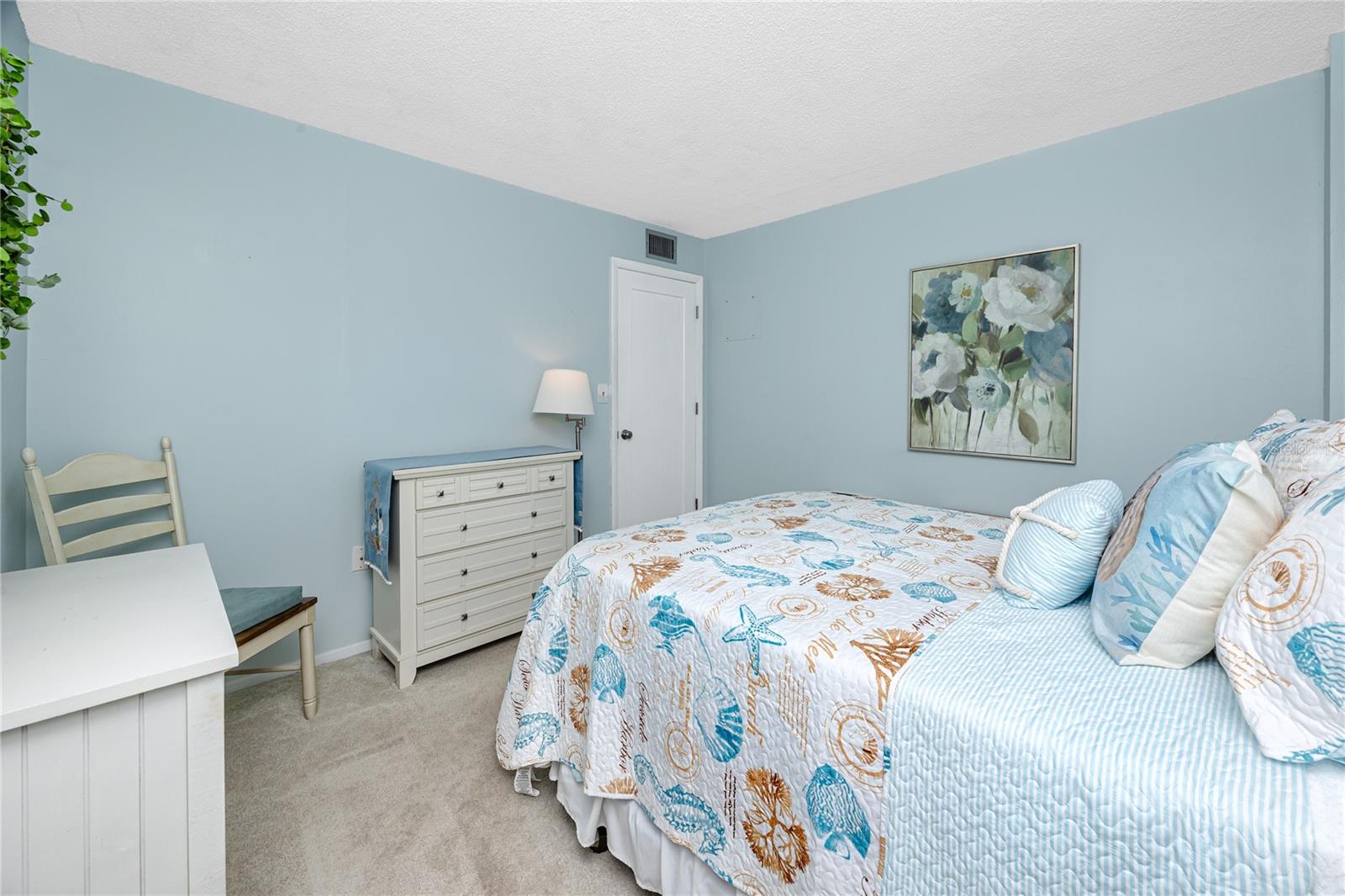 Image 26 of 43 For 4650 Cove Circle 409